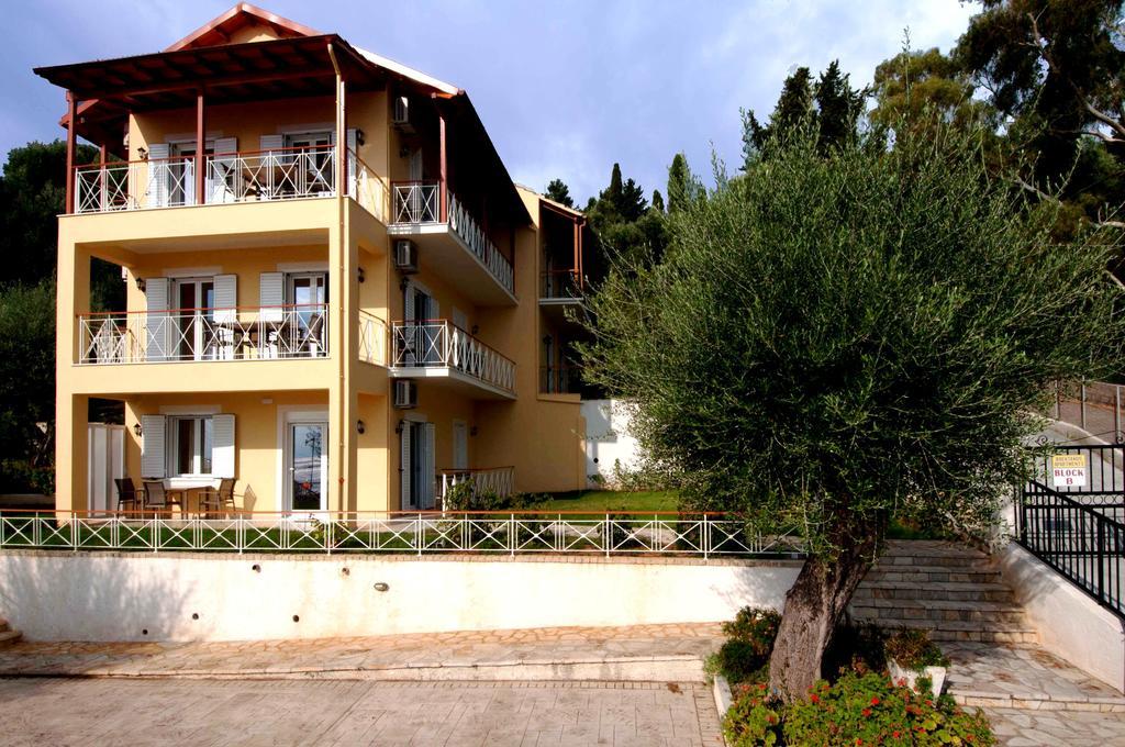 Brentanos Apartments - A - View Of Paradise Gastouri  Zimmer foto